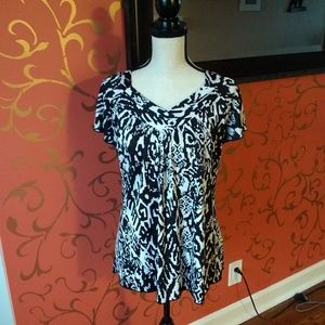Short-sleeved, v-neck patterned blouse